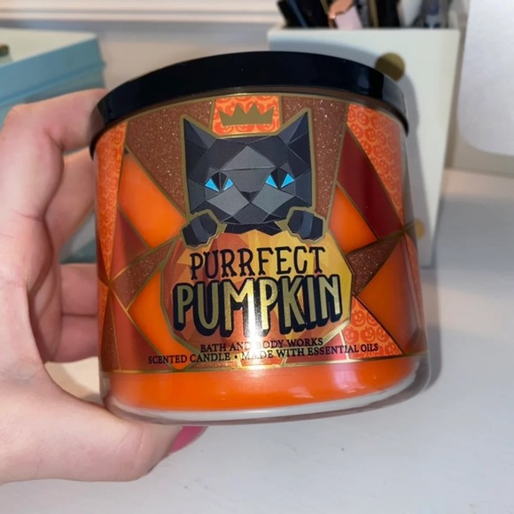 Bath and Body works pumpkin candle